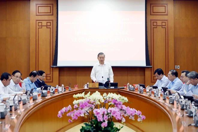 Генсек То Лам, глава Центрального руководящего комитета по развитию науки, технологий, инноваций и цифровой трансформации, выступает (Фото: ВИА) 