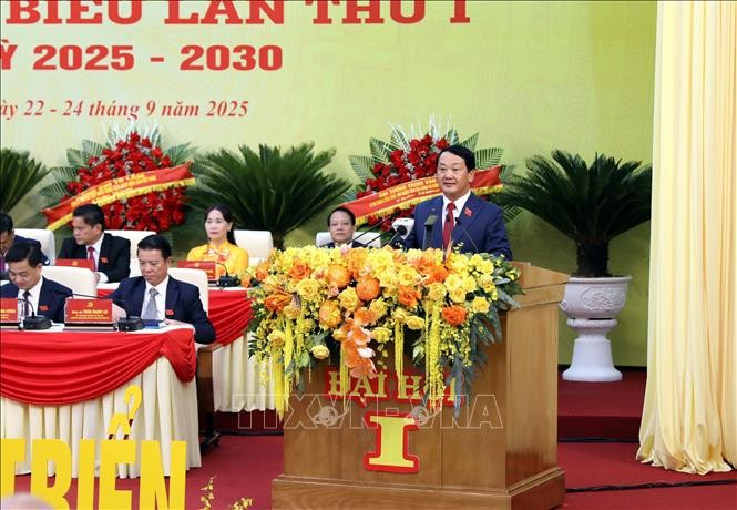 Секретарь провинциального партийного комитета Туенкуанга Хау А Лэнь выступил на заключительном заседании съезда. (Фото: ВИА)