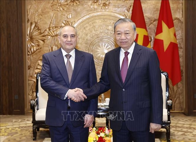 Генеральный секретарь То Лам принимает Тахира Будагова, заместителя председателя и руководителя Канцелярии Центрального аппарата партии «Новый Азербайджан». Фото: ВИА