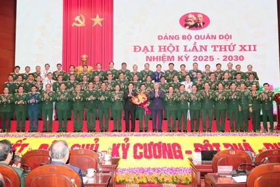 Генсек То Лам участвовал на закрытии 12-го съезда парторганизаций армии