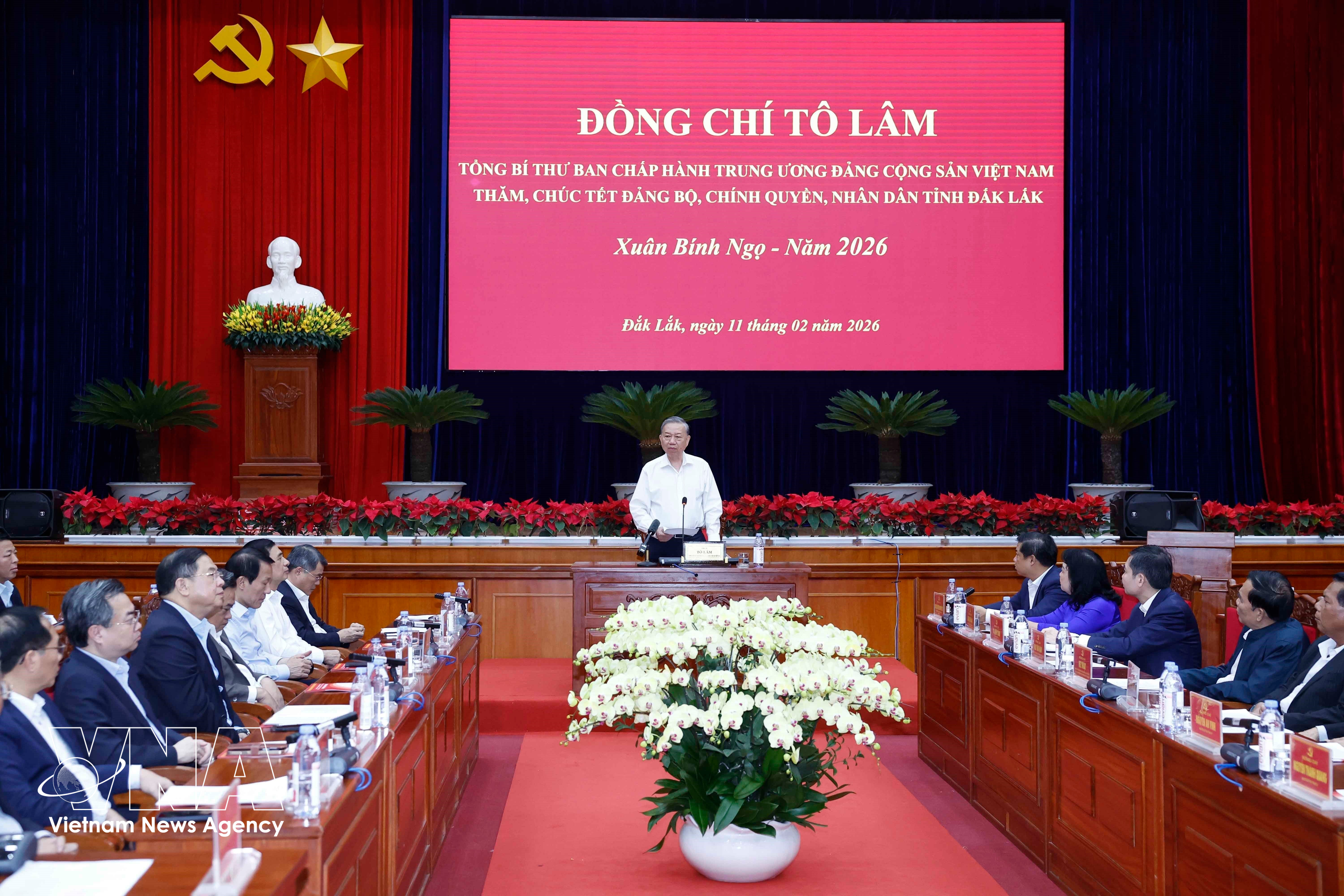 Генеральный секретарь То Лам выступает и поздравляет с наступающим Новым годом партийную организацию, власти и Народ провинции Даклак по случаю подготовки к встрече Нового года Бинь Нго. (Фото: ВИА)