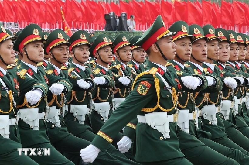 Строй офицеров армии на параде, посвящённом 80-й годовщине Августовской революции и Дня независимости (2 сентября). (Фото: ВИA)