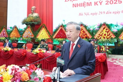 Генеральный секретарь То Лам выступает на XII съезде партийной организации Вьетнамской народной армии в Ханое 30 сентября. (Фото: ВИА) 