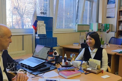 Доктор Олег Румянцев отвечает на вопросы корреспондента ВИА. (Фото: ВИА)