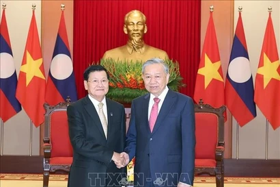 Генеральный секретарь То Лам принял Генерального секретаря, Президента Лаоса Тхонглуна Сисулита. Фото: ВИА.