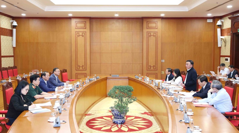 Заседание Подкомитета по организации XIV съезда Коммунистической партии Вьетнама, состоявшееся 24 октября. (Фото: ВИА)