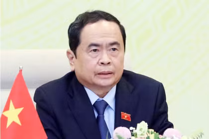 Член Политбюро, Председатель Национального собрания Социалистической Республики Вьетнам Чан Тхань Ман