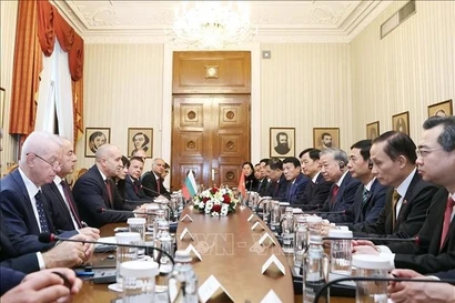 Генеральный секретарь ЦК КПВ То Лам проводит переговоры с Президентом Республики Болгария Руменом Радевым. (Фото: ВИА) 