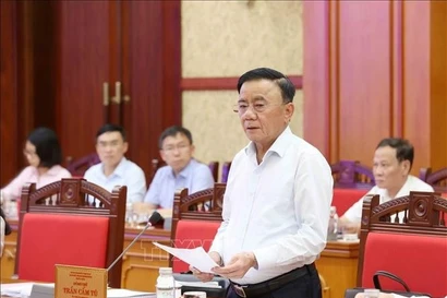 Член Политбюро и постоянный член секретариата Центрального комитета партии Чан Кам Ту выступает на 4-м заседании организационного подкомитета всевьетнамского партийного съезда в Ханое 16 сентября. (Фото: ВИA)