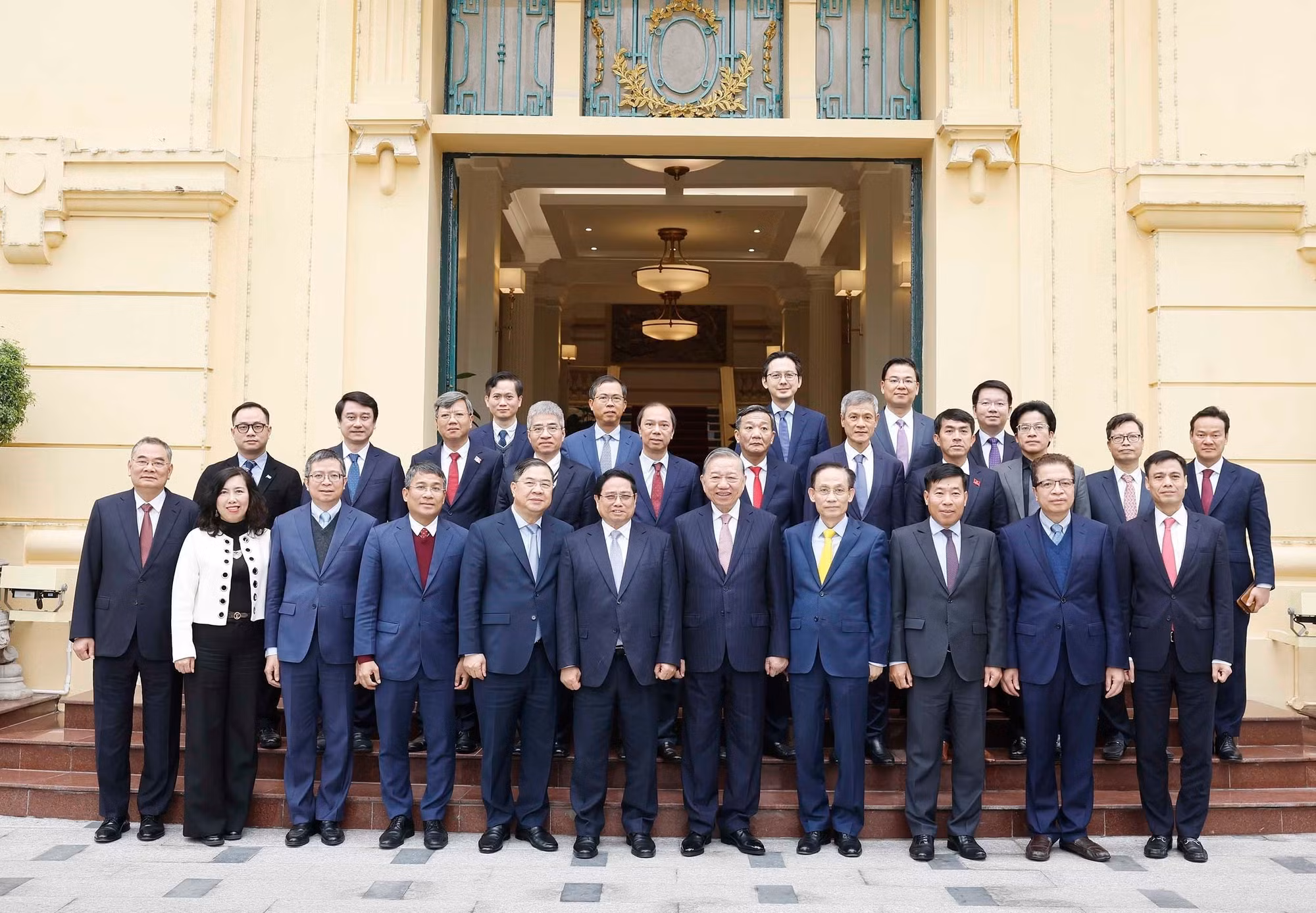 vna-potal-tong-bi-thu-lam-viec-voi-cac-dai-su-truong-co-quan-dai-dien-viet-nam-o-nuoc-ngoai-8550612.jpg