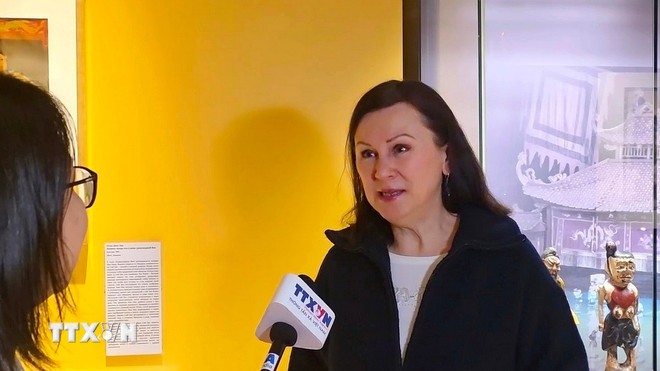 Альбина Легостаева дает интервью корреспонденту ВИА в РФ по вопросам стратегии развития культуры и человека (Фото: ВИА)