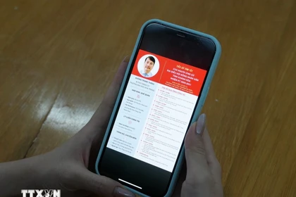 Информация о кандидатах в депутаты Народного совета провинции Кханьхоа на срок 2026–2031 годов размещена на цифровых информационных каналах, что помогает избирателям удобно следить и знакомиться с ней. Фото: ВИА.