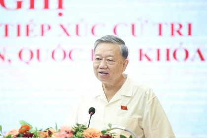 Генеральный секретарь То Лам встречается с избирателями в Ханое перед 9-й сессией Национального собрания 15-го созыва (Фото: ВИА)