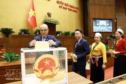 Депутаты Национального собрания голосуют за избрание Президента государства. (Фото: ВИА)