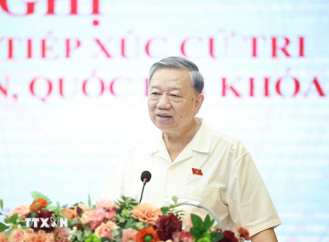 Генеральный секретарь То Лам встречается с избирателями в Ханое перед 9-й сессией Национального собрания 15-го созыва (Фото: ВИА)