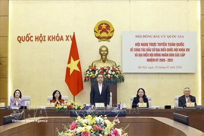 Председатель Национального собрания Чан Тхань Ман председательствует на конференции. (Фото: ВИА)