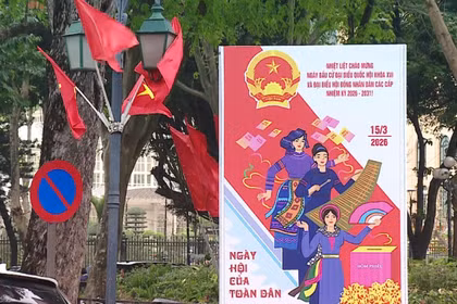 Ханой украшен флагами и цветами в преддверии дня выборов