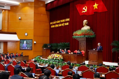 Генсек То Лам выступает с вступительной речью на открытии 2-го пленума ЦК КПВ XIV созыва (Фото: ВИА)