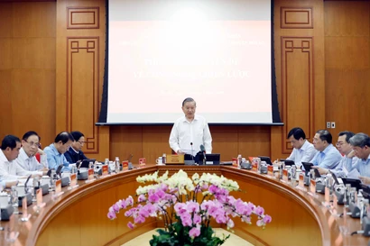 Генсек То Лам, глава Центрального руководящего комитета по развитию науки, технологий, инноваций и цифровой трансформации, выступает (Фото: ВИА) 