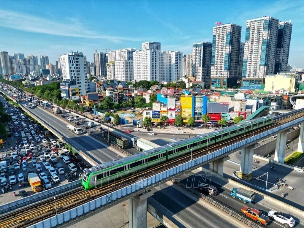 Вьетнам приоритетно стимулирует рост, сохраняя макроэкономическую стабильность, контролируя инфляцию и обеспечивая ключевые балансы экономики. (Фото: ВИА)